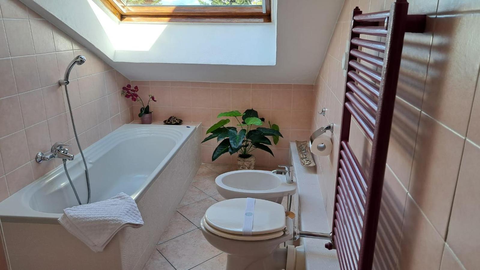 Apartamento Casa Paola - Stazione 400 Mt - Free Wifi Arcore Exterior foto